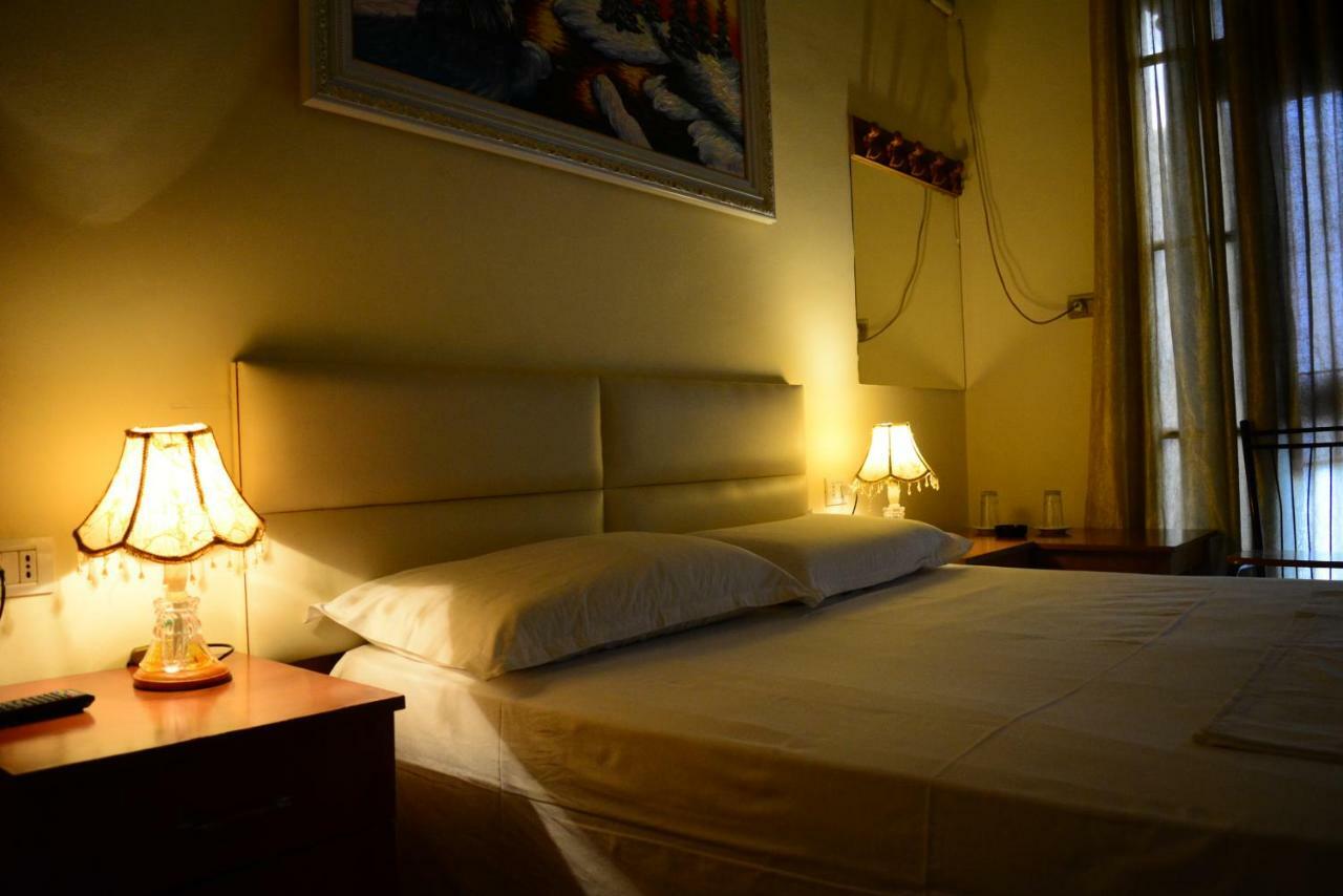 טיראנה Hotel Republika מראה חיצוני תמונה
